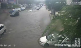 暴雨视频,城市瞬间变泽国